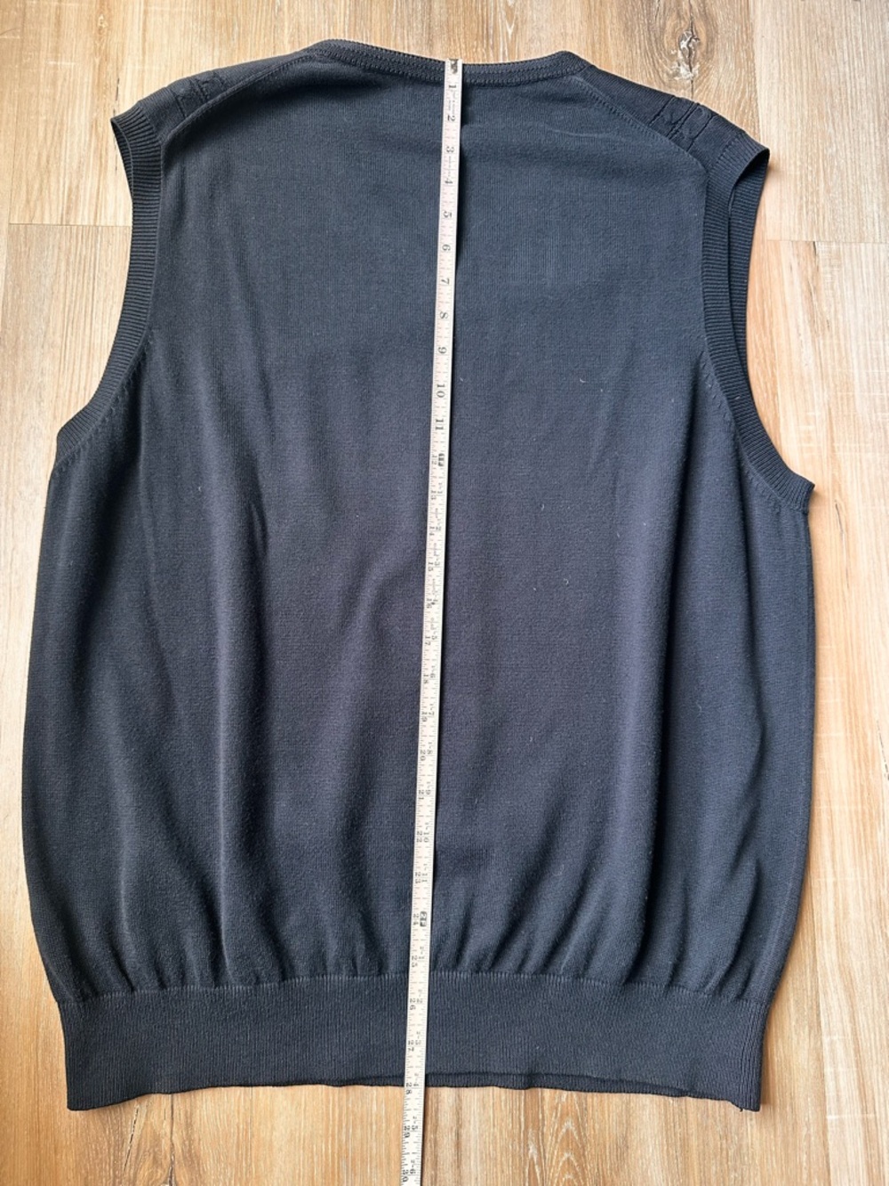 Vintage Descente International Collection Men's Black Cable Knit V-Neck Sweater - Picture 9 of 9